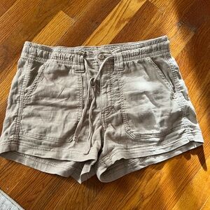 American Eagle Outfitters Tan Cargo Shorts